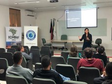 Profa. Dra. Ana Loísa ministrando palestra na 3ª Reunião do GT Pangeia.