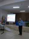 Prof. Petrônio ministrando palestra.