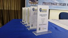 Exemplos de troféus da premiação.